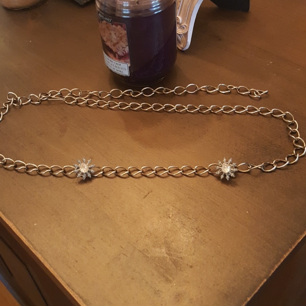 Adjustable silver chain belt